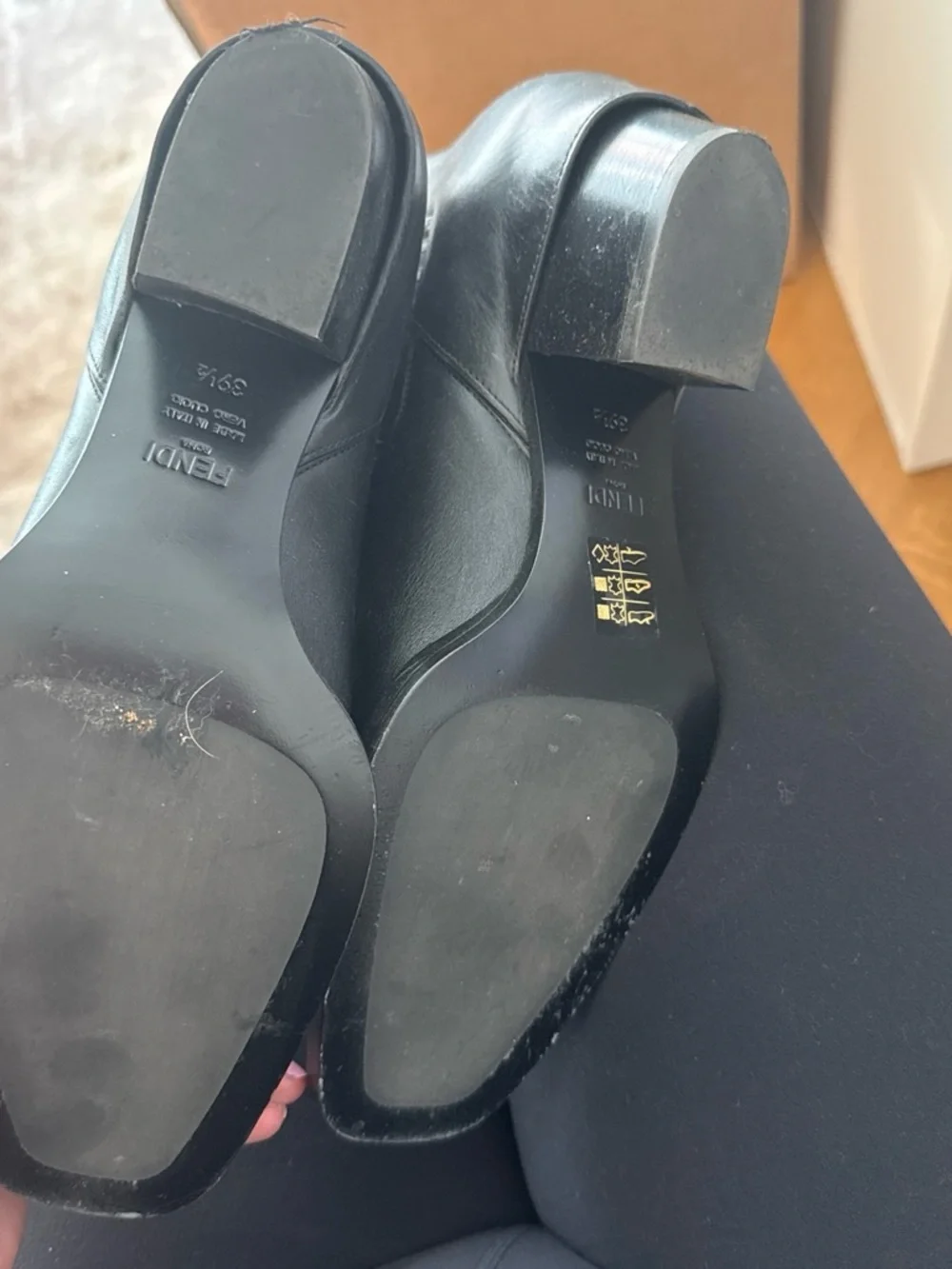 Fendi detail logo